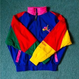 A very Unique/Rare Nike Air Jordan Vintage Style Windbreaker Jacket (M)